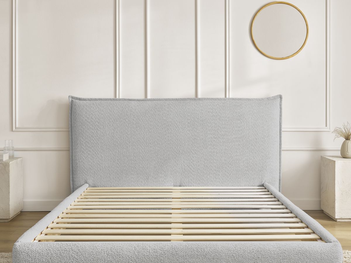 Lit IMERI tissu bouclette avec lattes massives