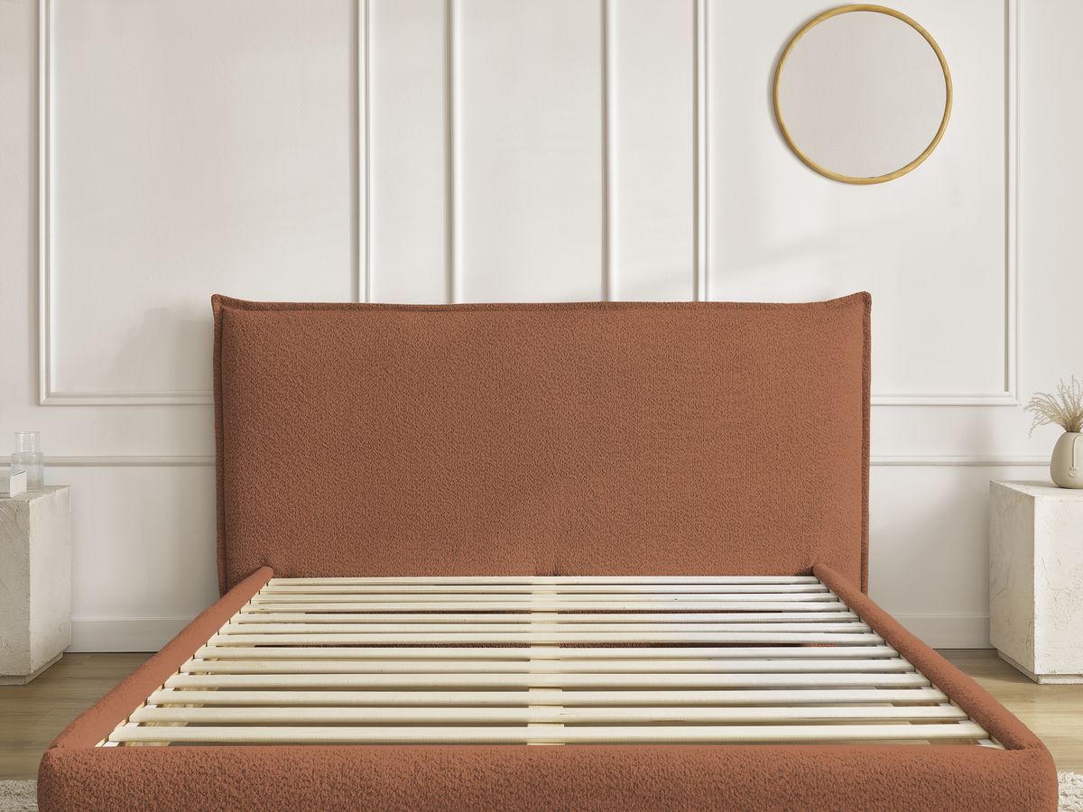 Lit IMERI tissu bouclette avec lattes massives