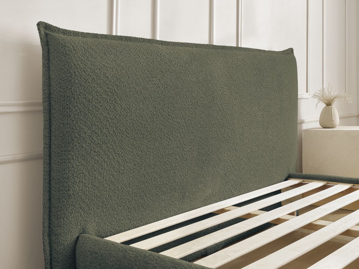 Lit IMERI tissu bouclette avec lattes massives