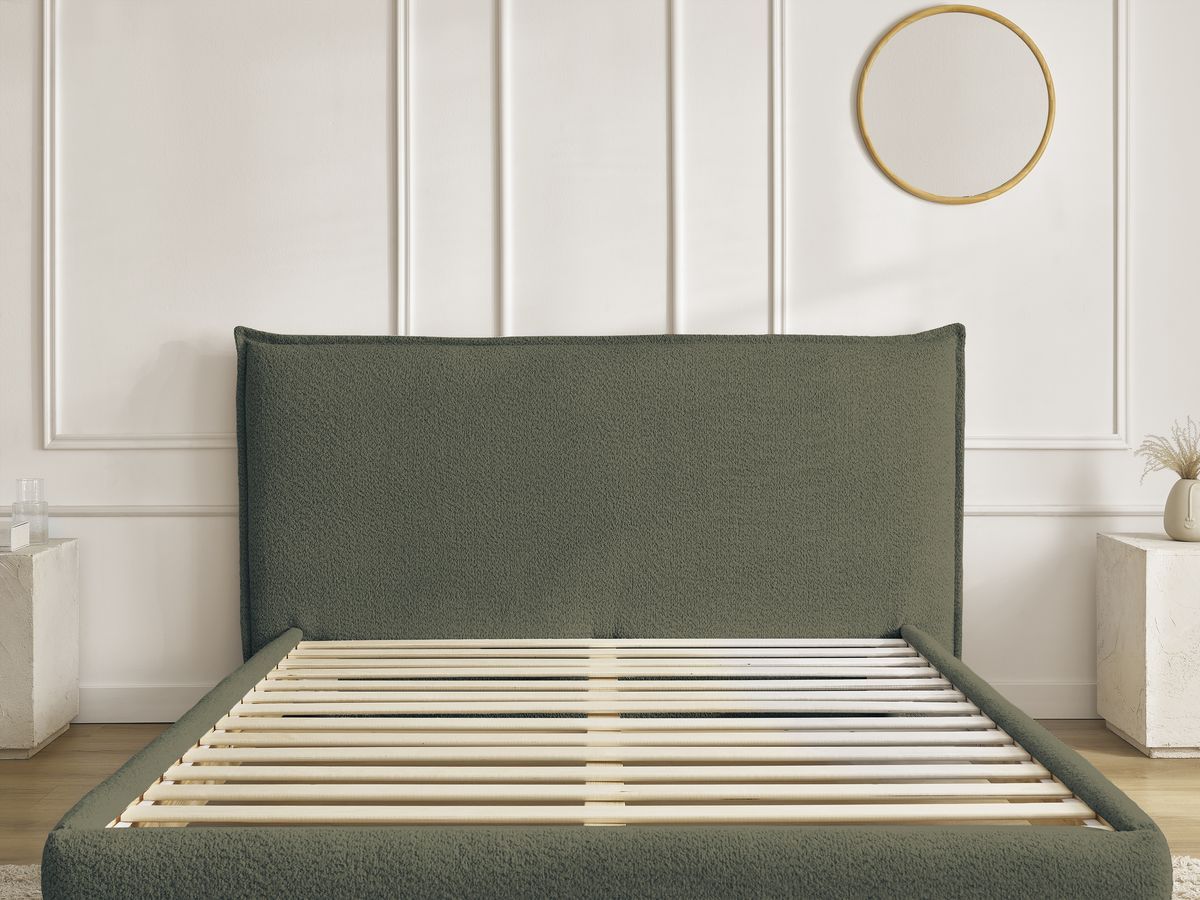 Lit IMERI tissu bouclette avec lattes massives