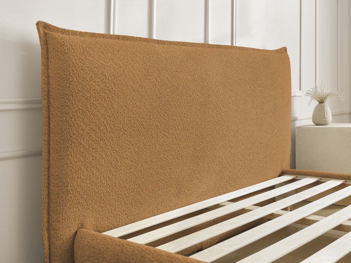 Lit IMERI tissu bouclette avec lattes massives