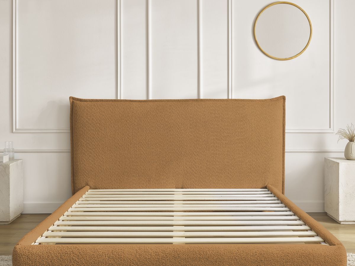 Lit IMERI tissu bouclette avec lattes massives