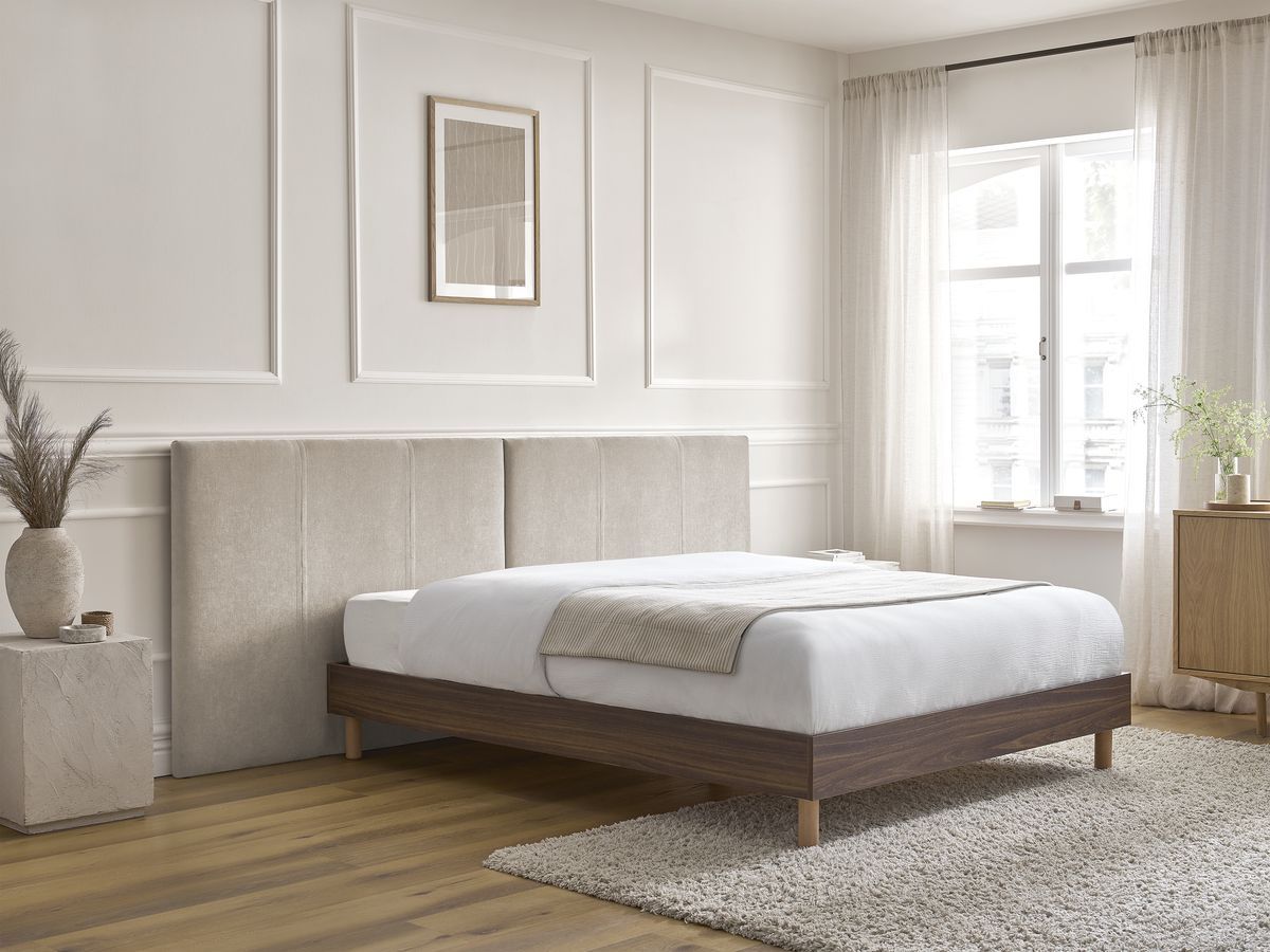 Lit ALTIRA bois foncé avec lattes massives beige — vue 6