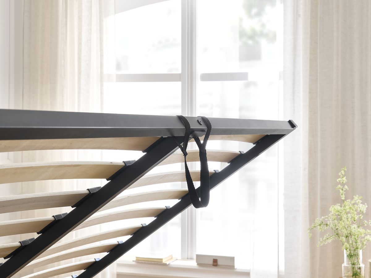 Lit coffre TIMO en bois clair et tissu bouclette