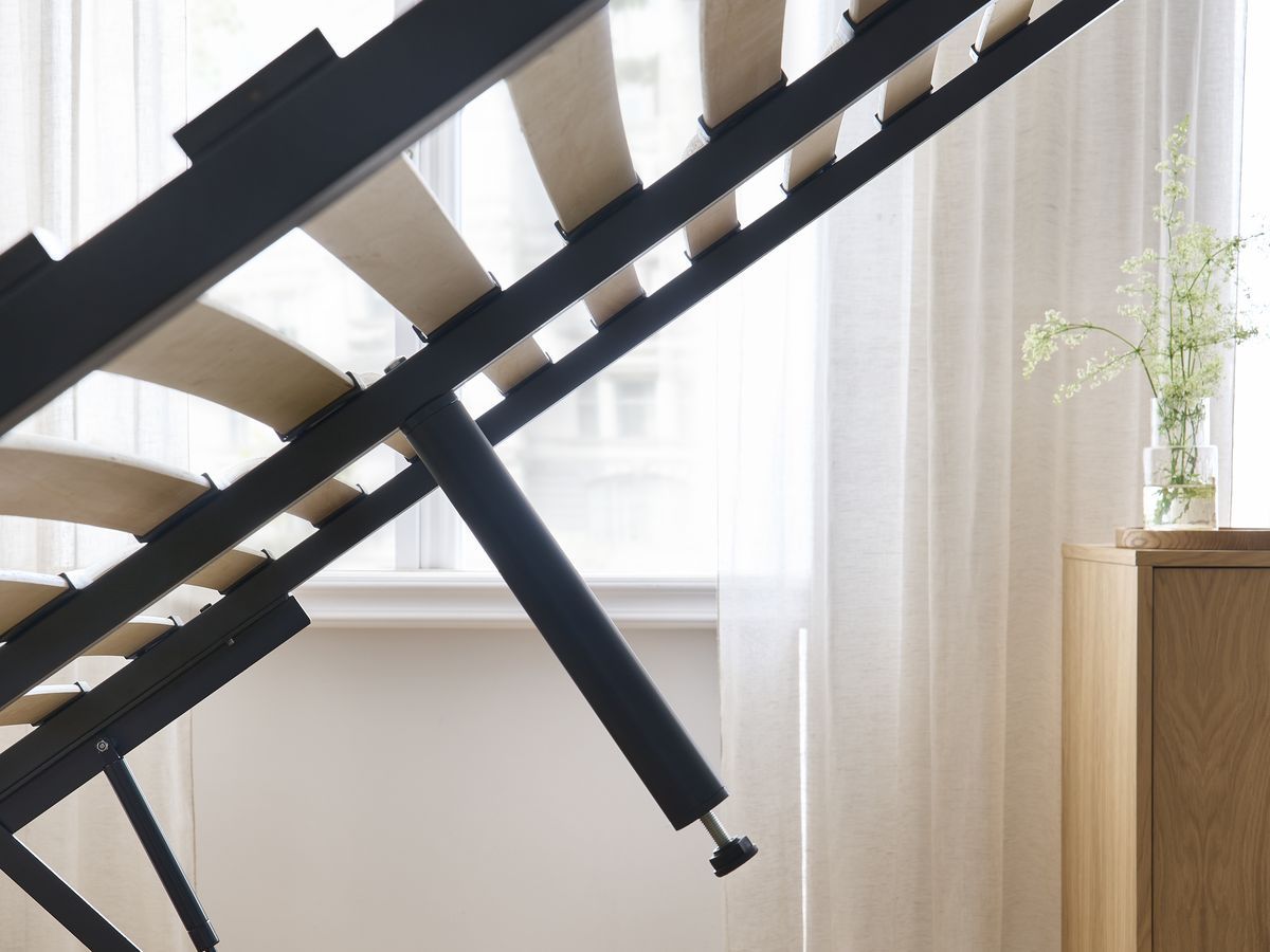 Lit coffre TIMO en bois clair et tissu bouclette