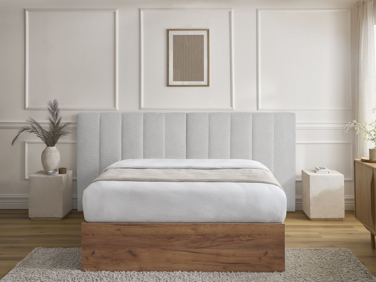 Lit coffre TIMO en bois clair et tissu bouclette
