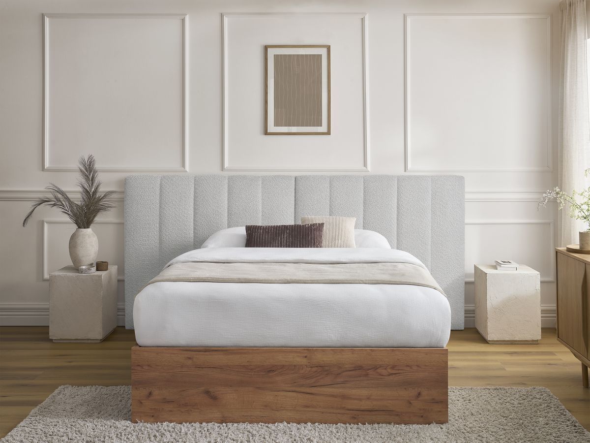 Lit coffre TIMO en bois clair et tissu bouclette