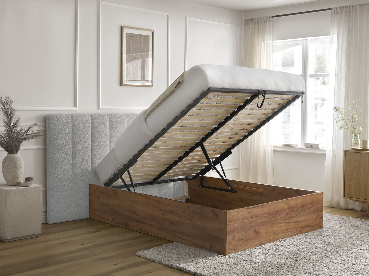 Lit coffre TIMO en bois clair et tissu bouclette