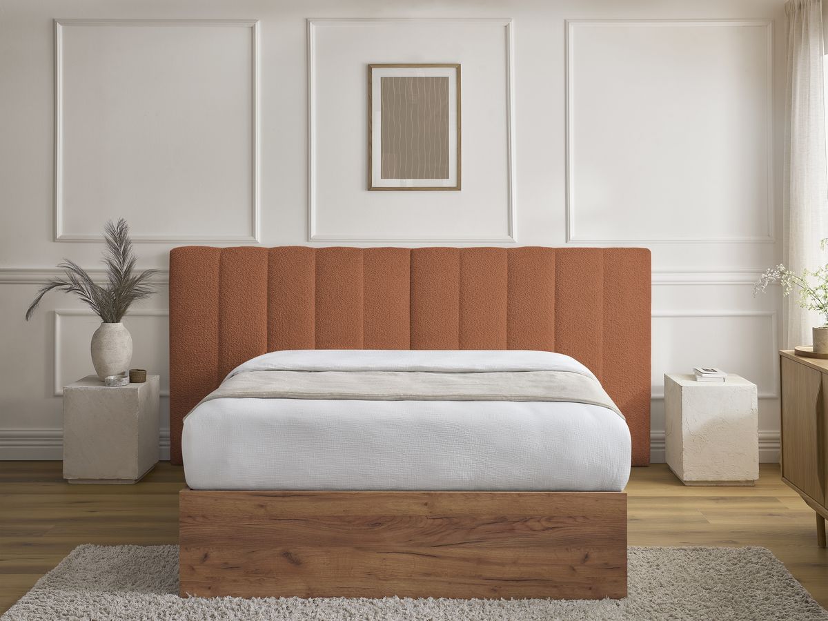 Lit coffre TIMO en bois clair et tissu bouclette
