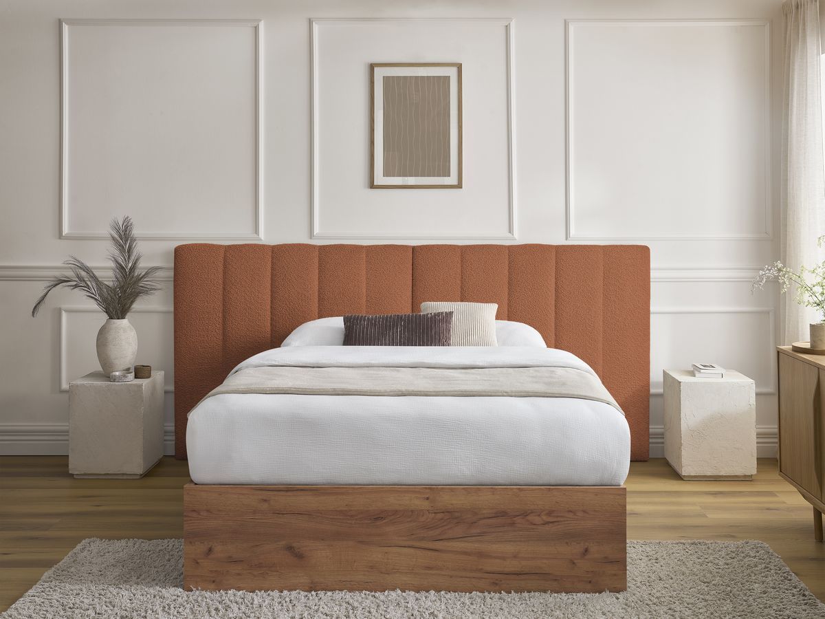Lit coffre TIMO en bois clair et tissu bouclette