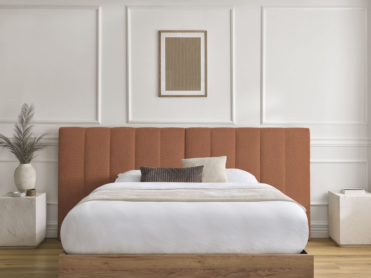 Lit coffre TIMO en bois clair et tissu bouclette