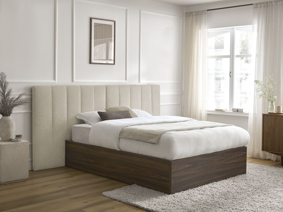 Lit coffre TIMO en bois foncé et tissu bouclette