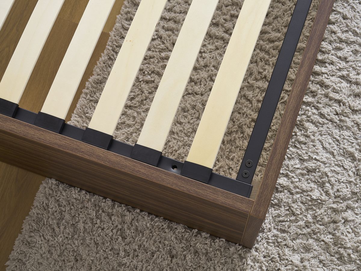 TIMO opbergbed in donker hout en badstof