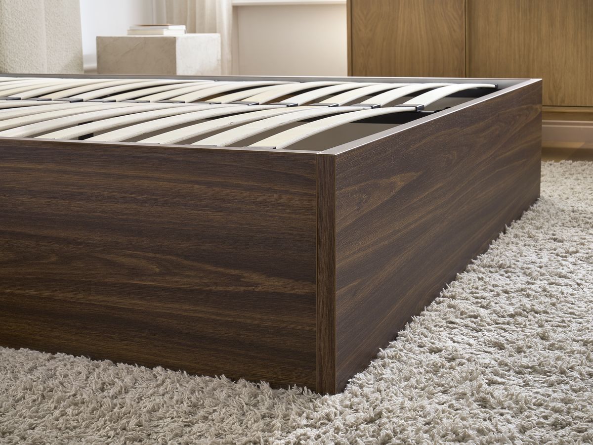 TIMO opbergbed in donker hout en badstof