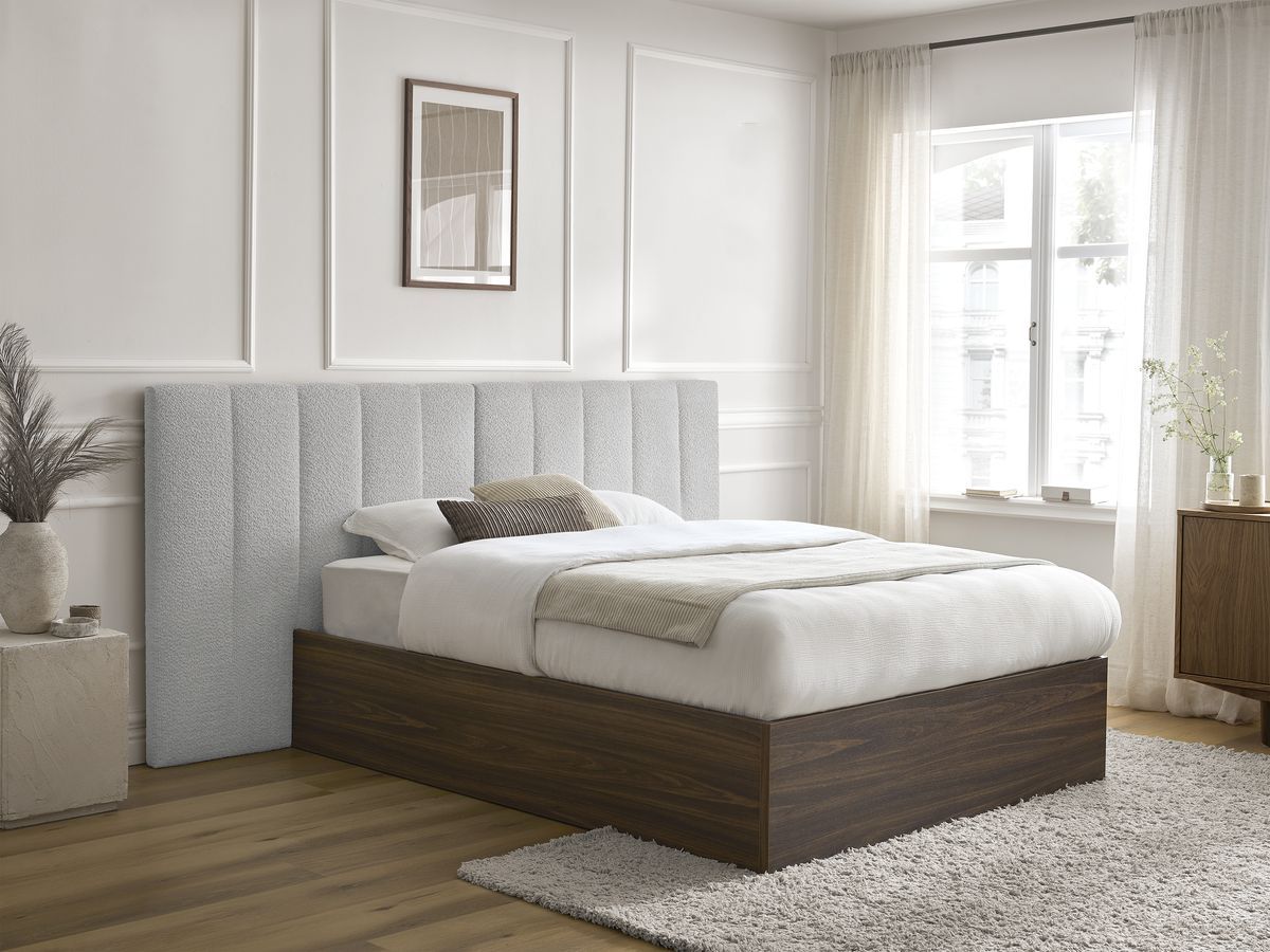 Lit coffre TIMO en bois foncé et bouclette gris