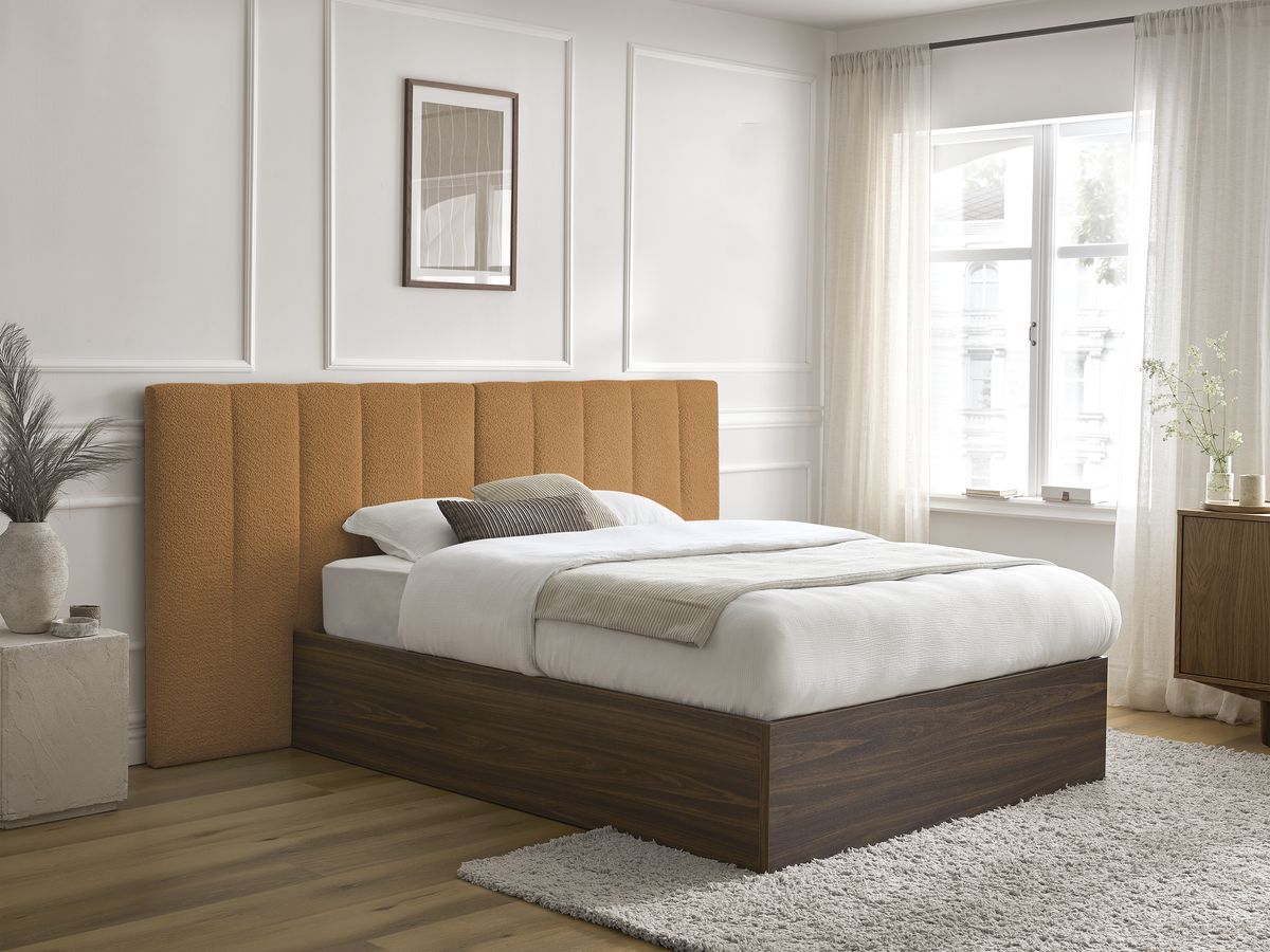 Lit coffre TIMO en bois foncé et bouclette jaune