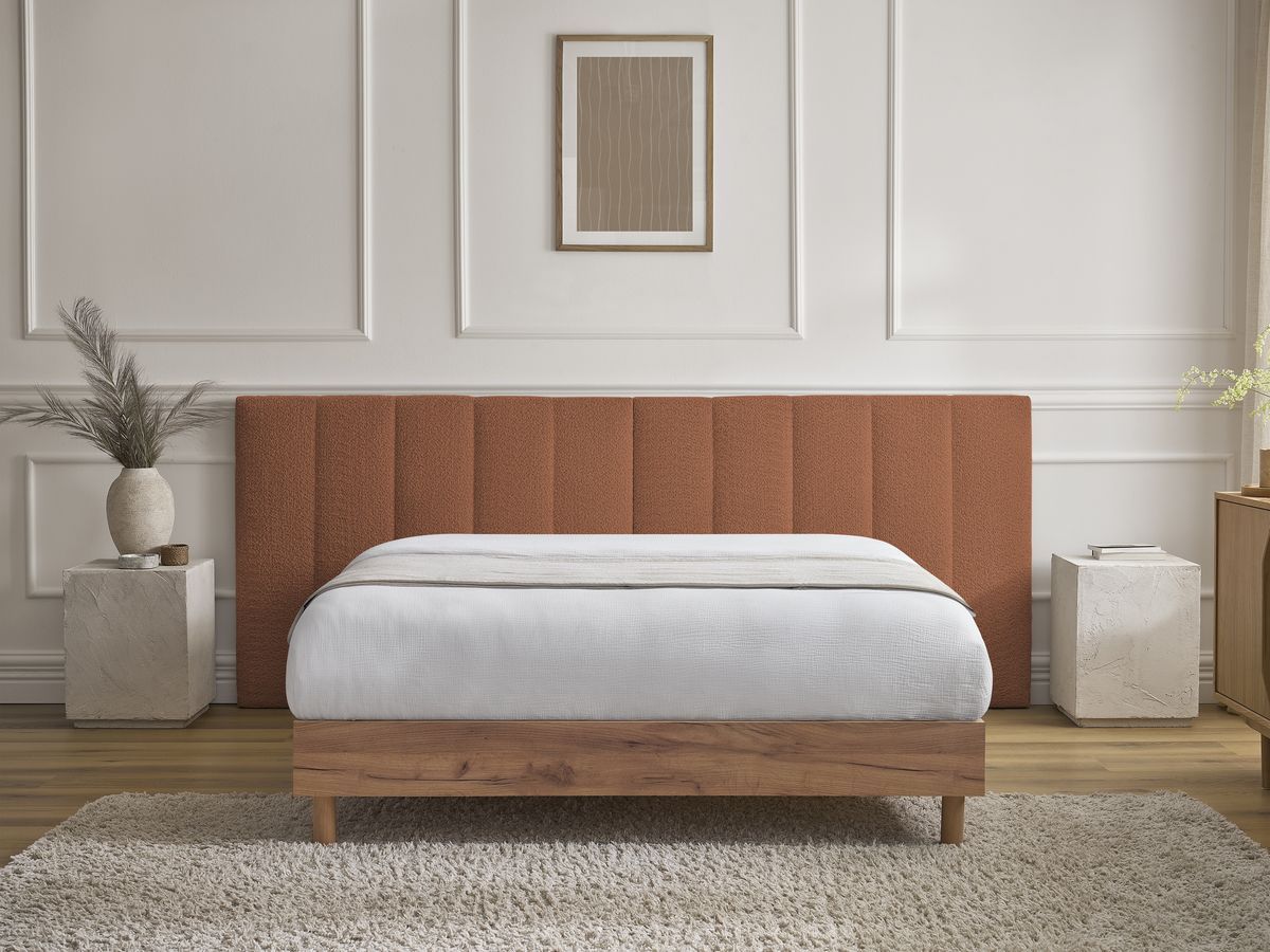 Lit TIMO bois clair avec lattes massives orange — vue 4