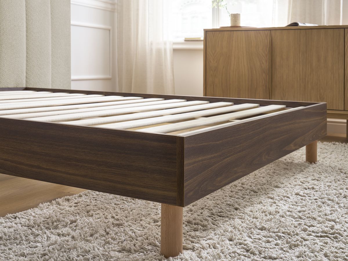 TIMO donkerhouten bed met massieve lattenbodem
