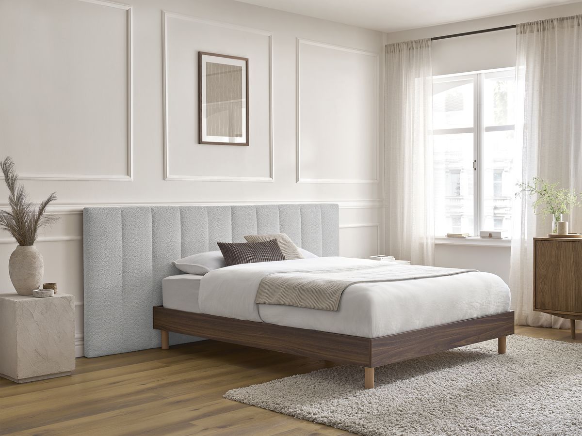 Lit TIMO bois foncé avec lattes massives gris — vue 4