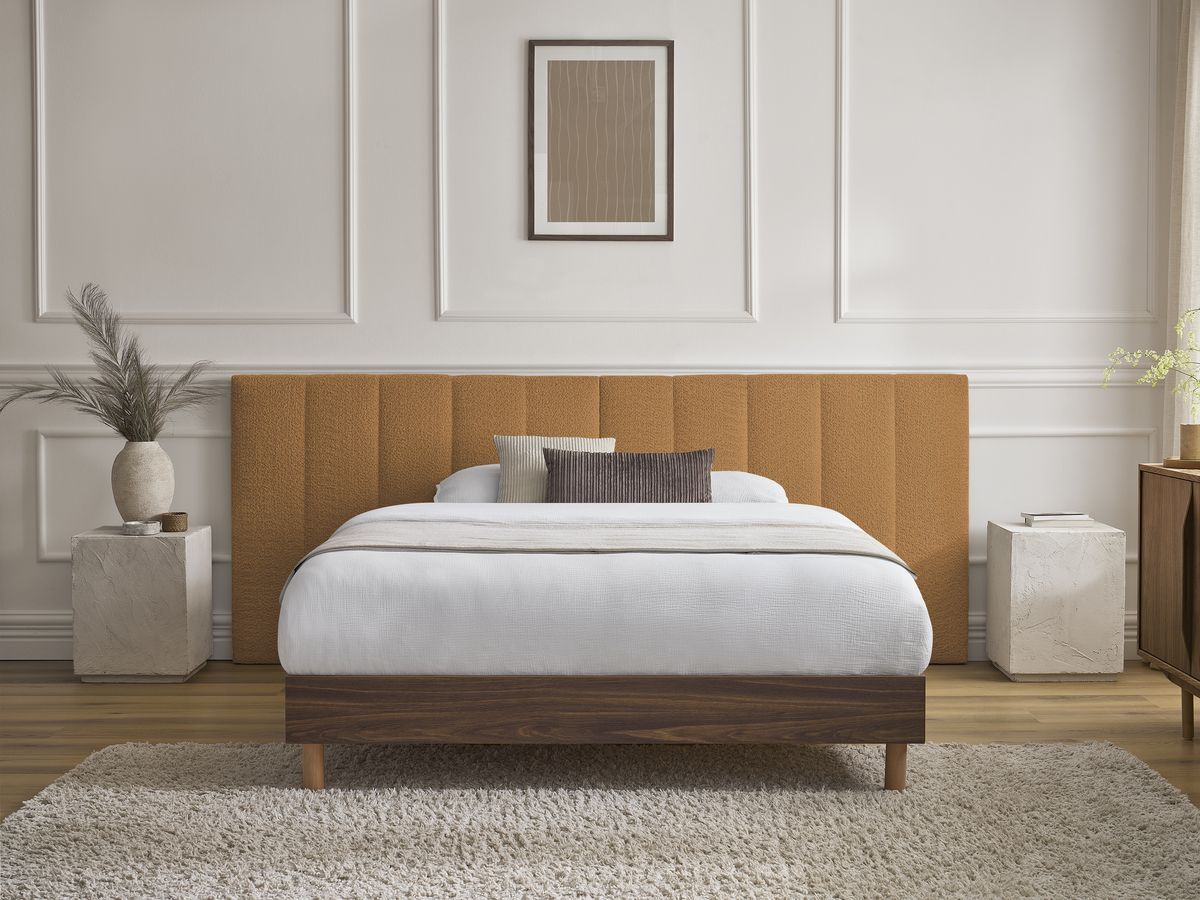 Lit TIMO bois foncé avec lattes massives jaune