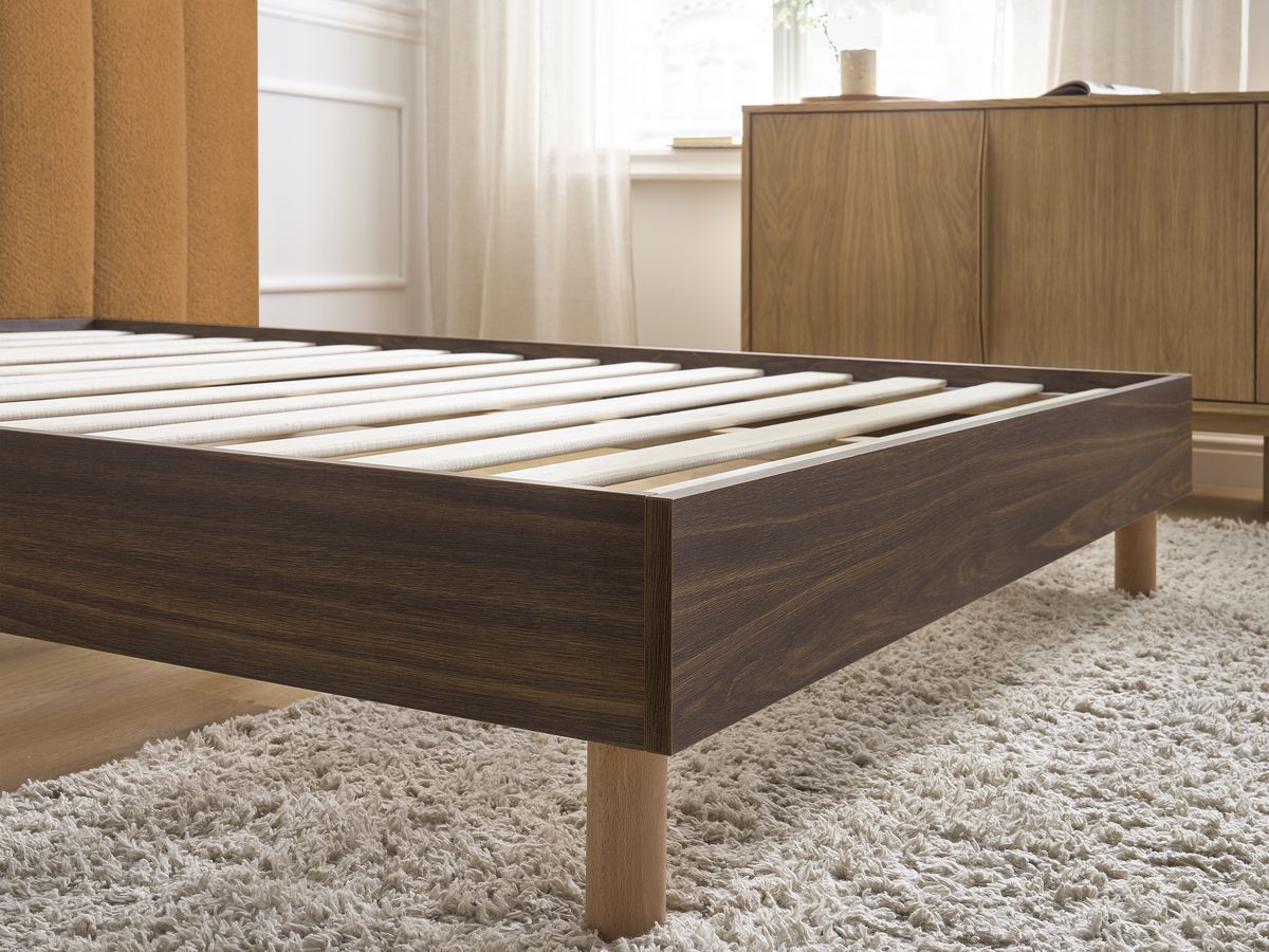 TIMO donkerhouten bed met massieve lattenbodem