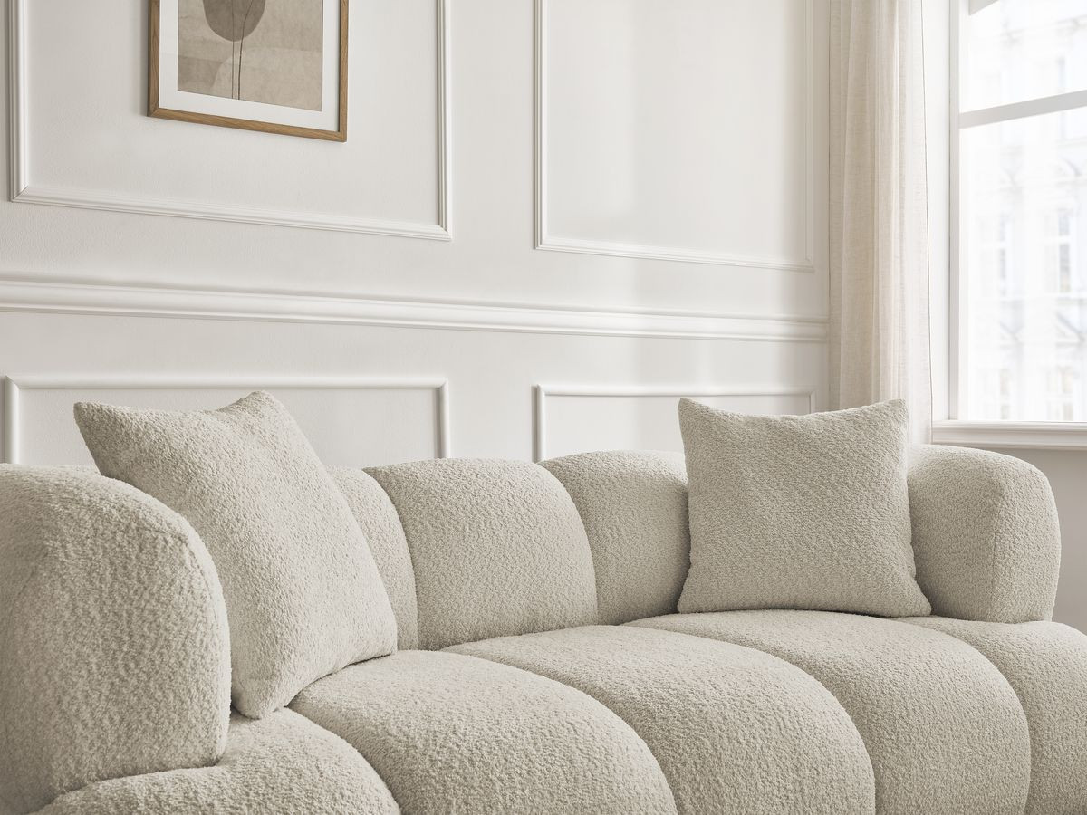 Canapé droit 2 places PAMIRA bouclette avec pouf beige — vue 5