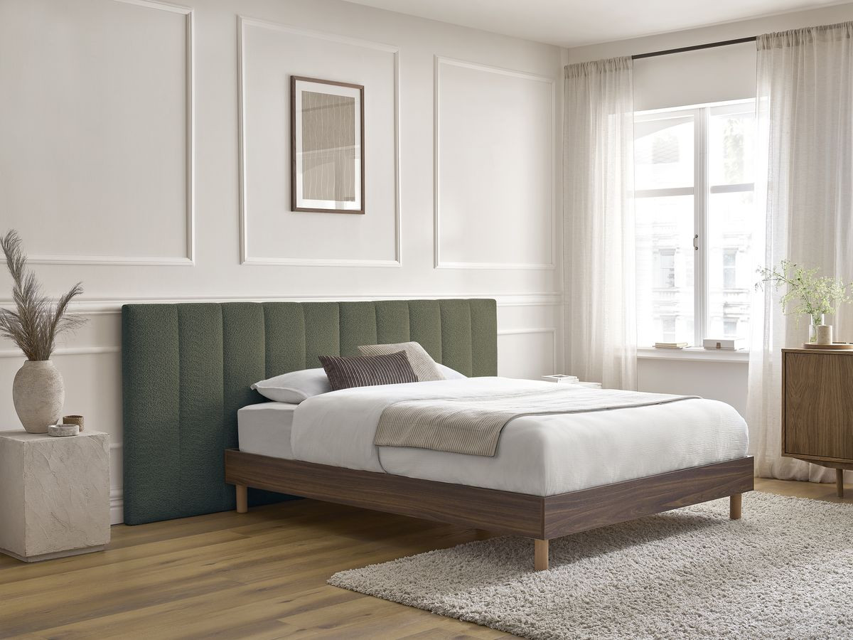 Lit TIMO bois foncé avec lattes massives vert — vue 4