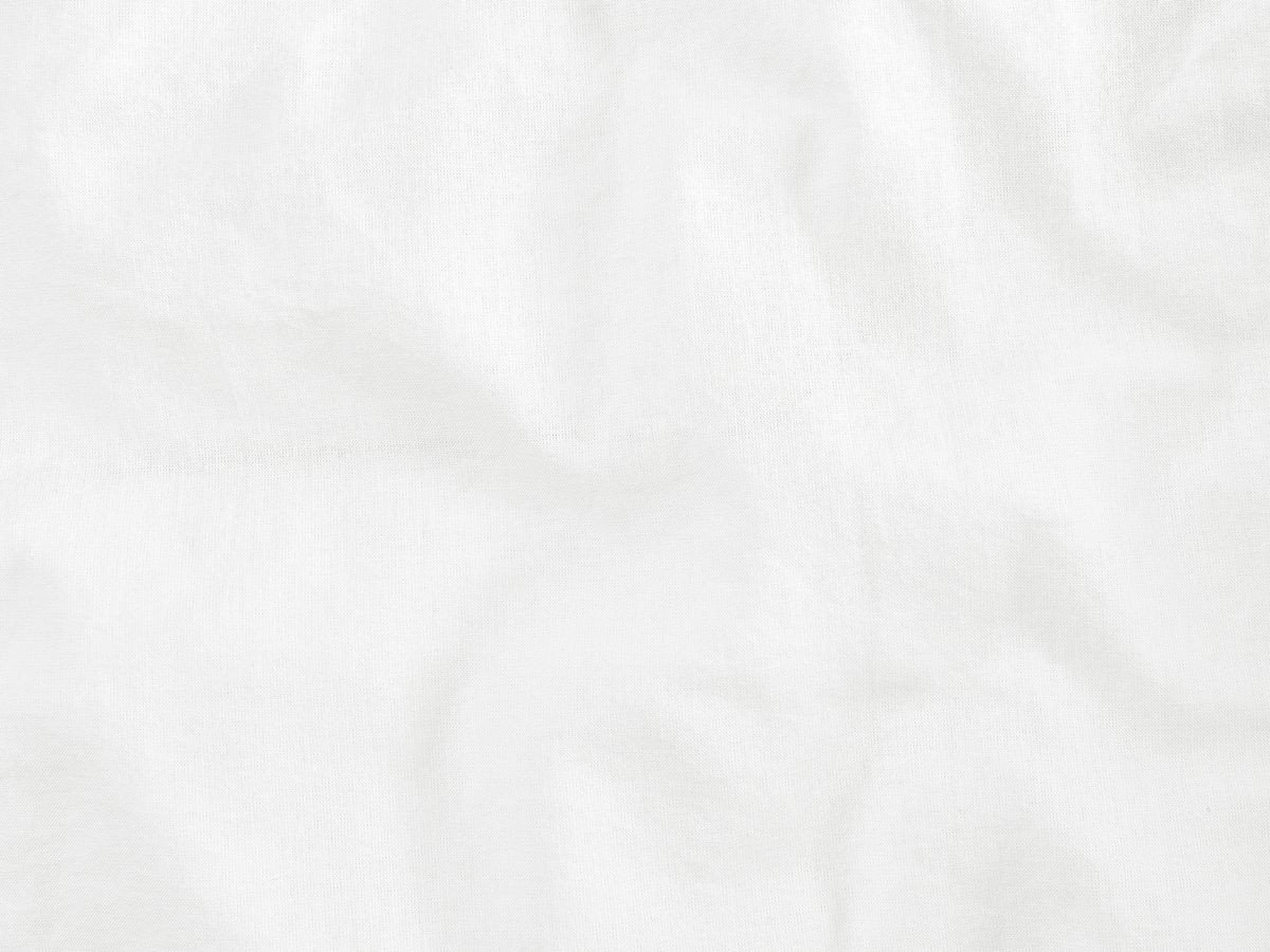 NIRA-kist in 160 x 200 cm, CAPUCINE-matras, warm RE-DREAM-dekbed in 240 x 260 cm, twee RE-DREAM-kussens in 60 x 60 cm