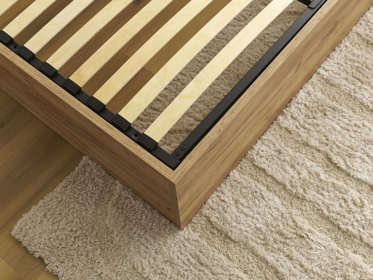 NIRA-kist in 160 x 200 cm, CAPUCINE-matras, warm RE-DREAM-dekbed in 240 x 260 cm, twee RE-DREAM-kussens in 60 x 60 cm