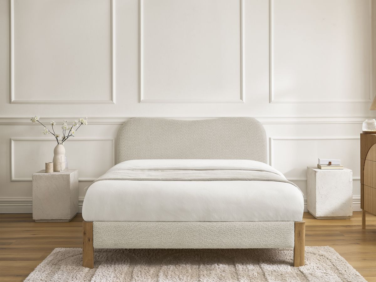 Lit SORALI tissu bouclette avec lattes massives