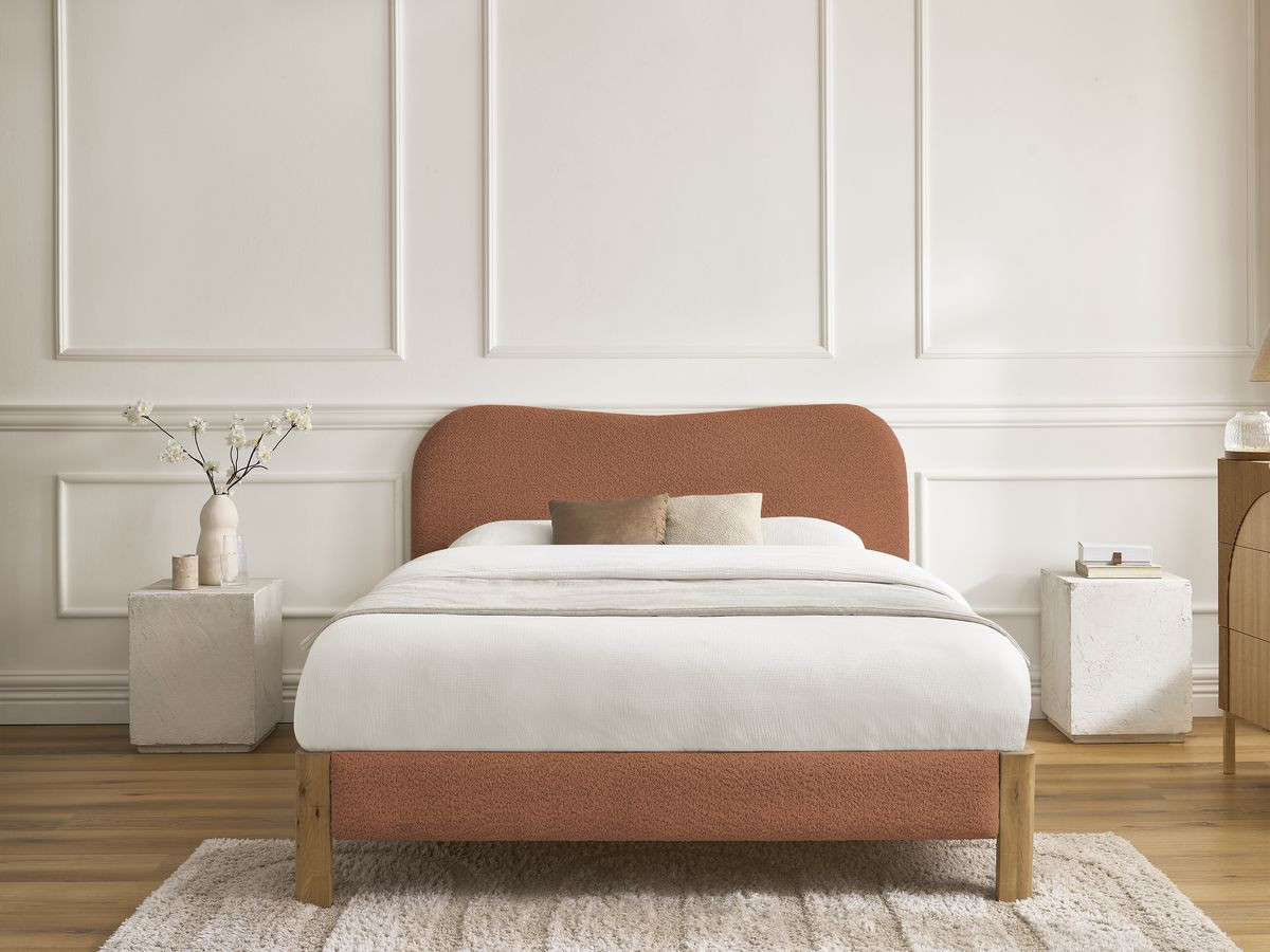 Lit SORALI tissu bouclette avec lattes massives