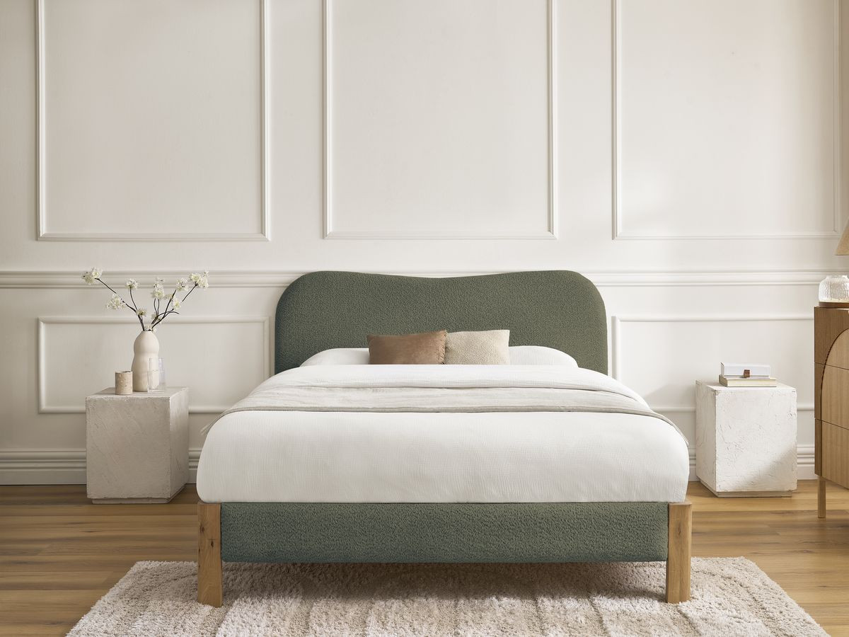 Lit SORALI tissu bouclette avec lattes massives