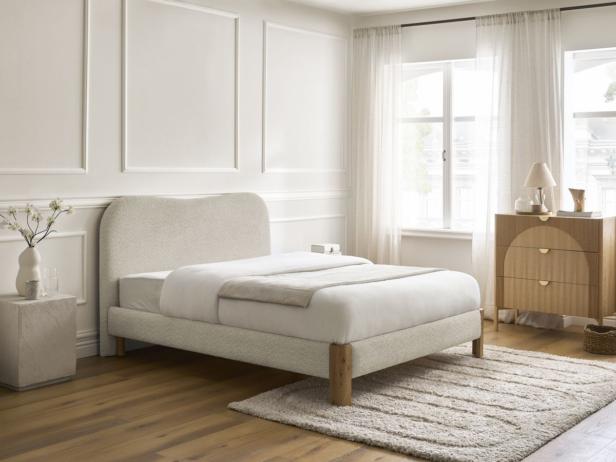 Lit SORALI tissu bouclette avec lattes massives