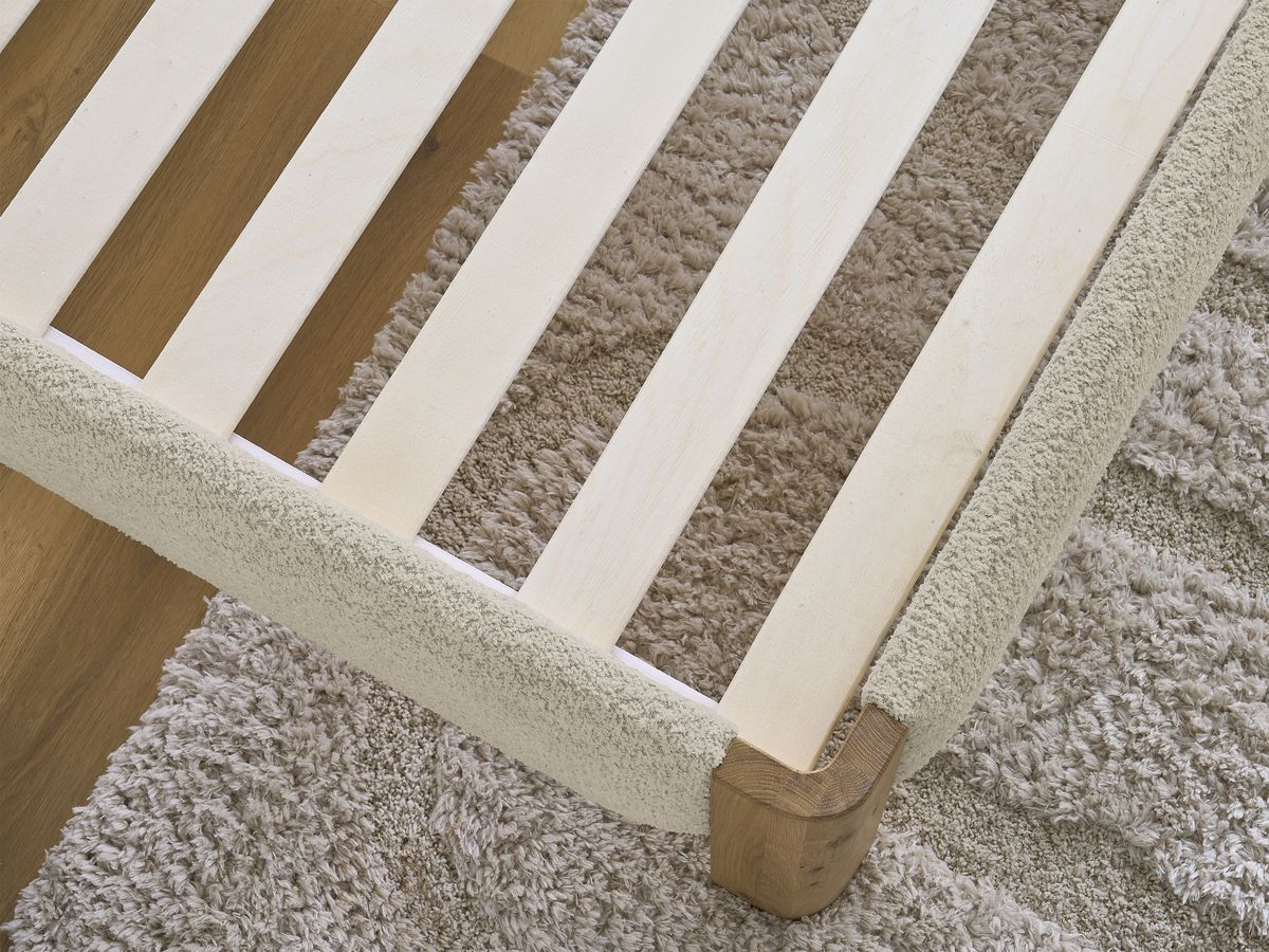 Lit SORALI tissu bouclette avec lattes massives