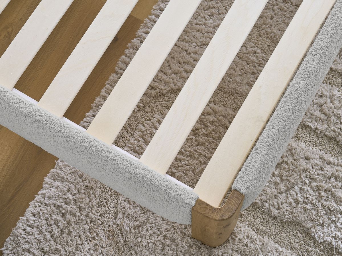 Lit SORALI tissu bouclette avec lattes massives