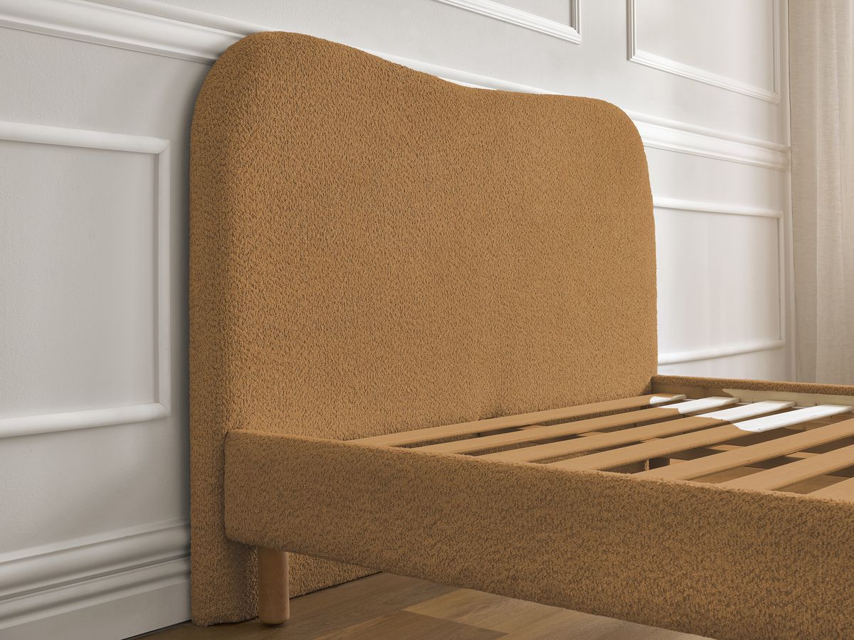 Lit SORALI tissu bouclette avec lattes massives