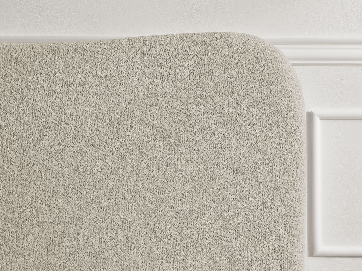 Lit SORALI tissu bouclette avec lattes massives