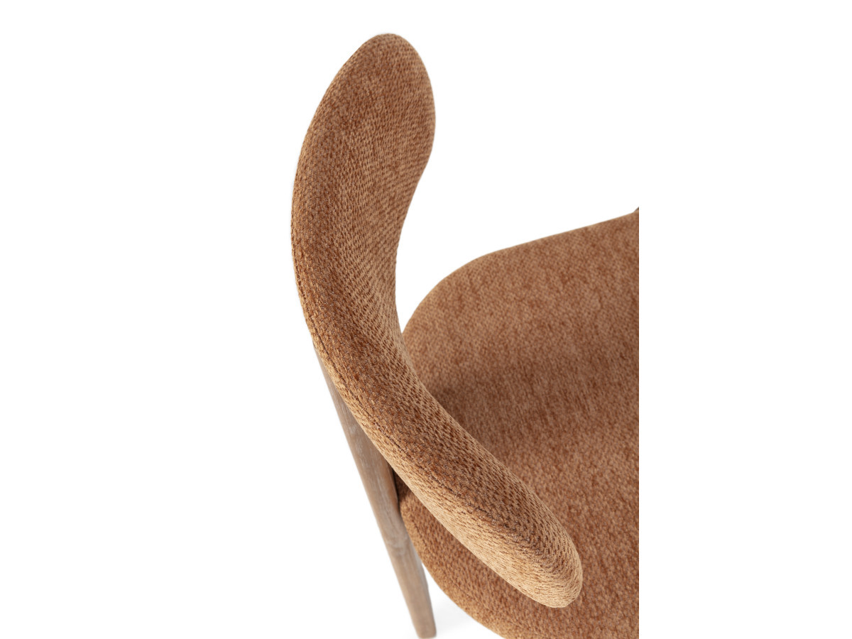 PABLO set met ovale eettafel 220 cm in notenhoutfineer + TANYA stoelen in structuurstof