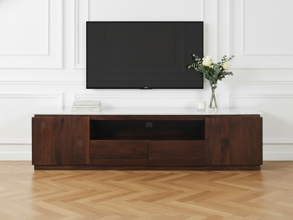 BARBARA set met dressoir van 200 cm + tv-meubel van 200 cm, uitgevoerd in massief mangohout en marmer.