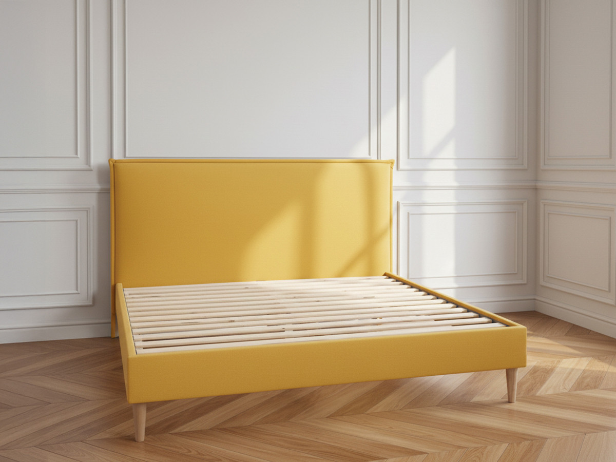 Lit SARY avec lattes massives pieds en bois naturel jaune moutarde — vue 5