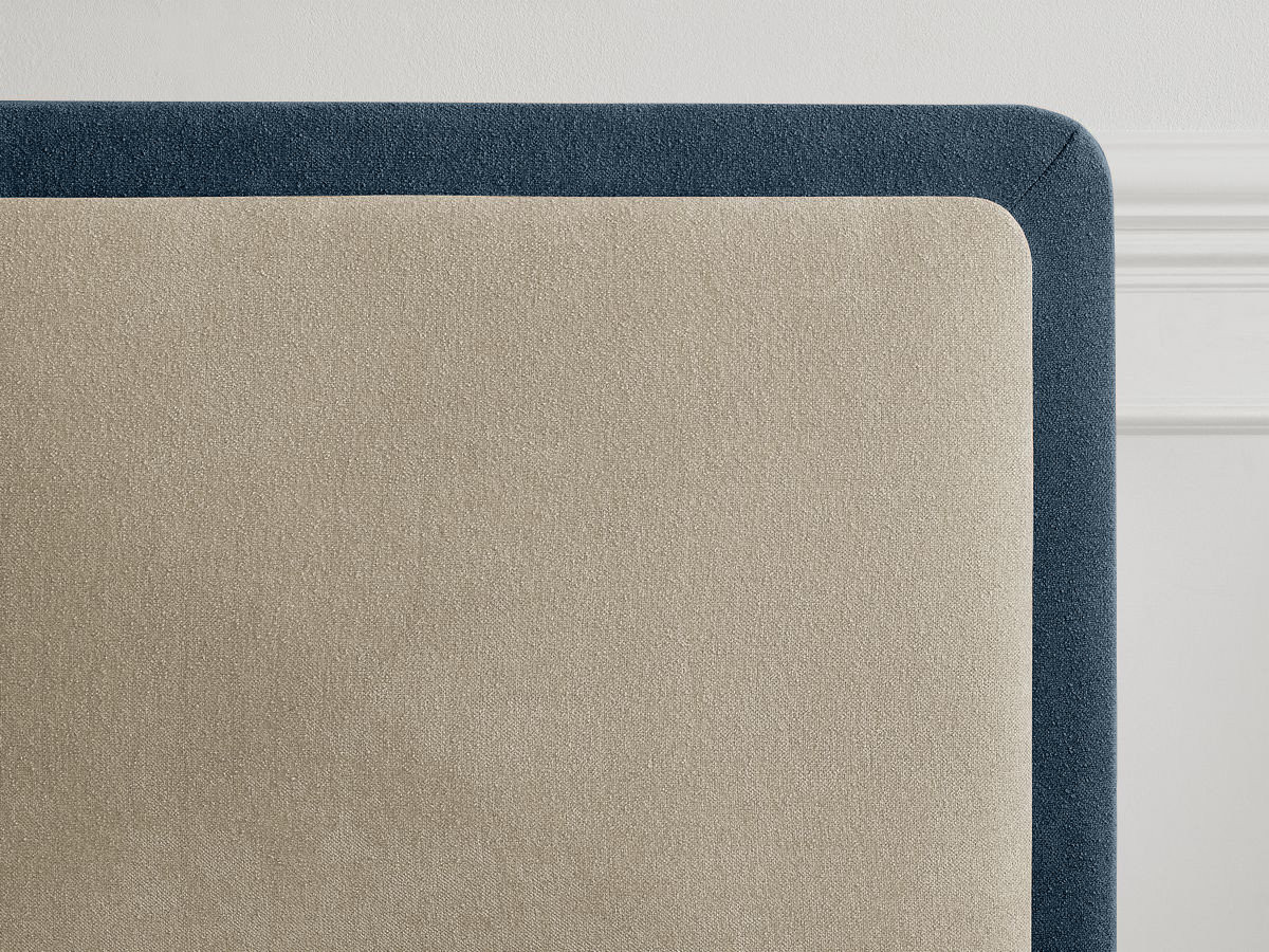 MARA bed in tweekleurige structuurstof met massieve lattenbodem