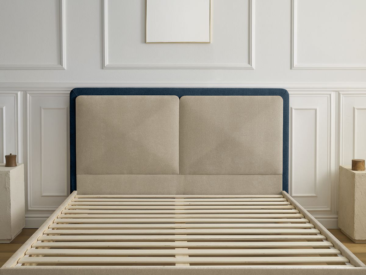 MARA bed in tweekleurige structuurstof met massieve lattenbodem