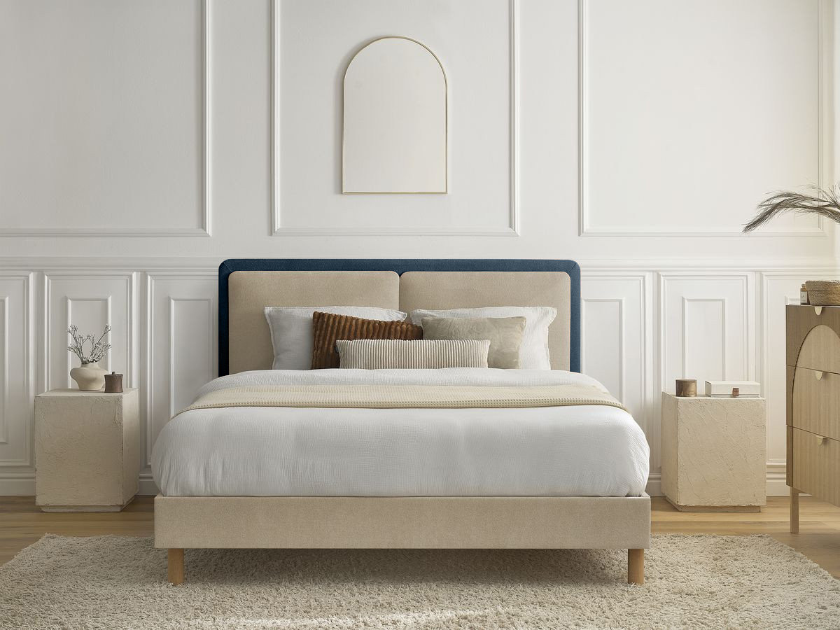 MARA bed in tweekleurige structuurstof met massieve lattenbodem