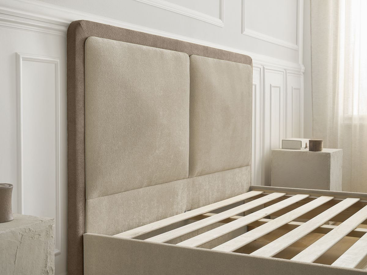 MARA bed in tweekleurige structuurstof met massieve lattenbodem