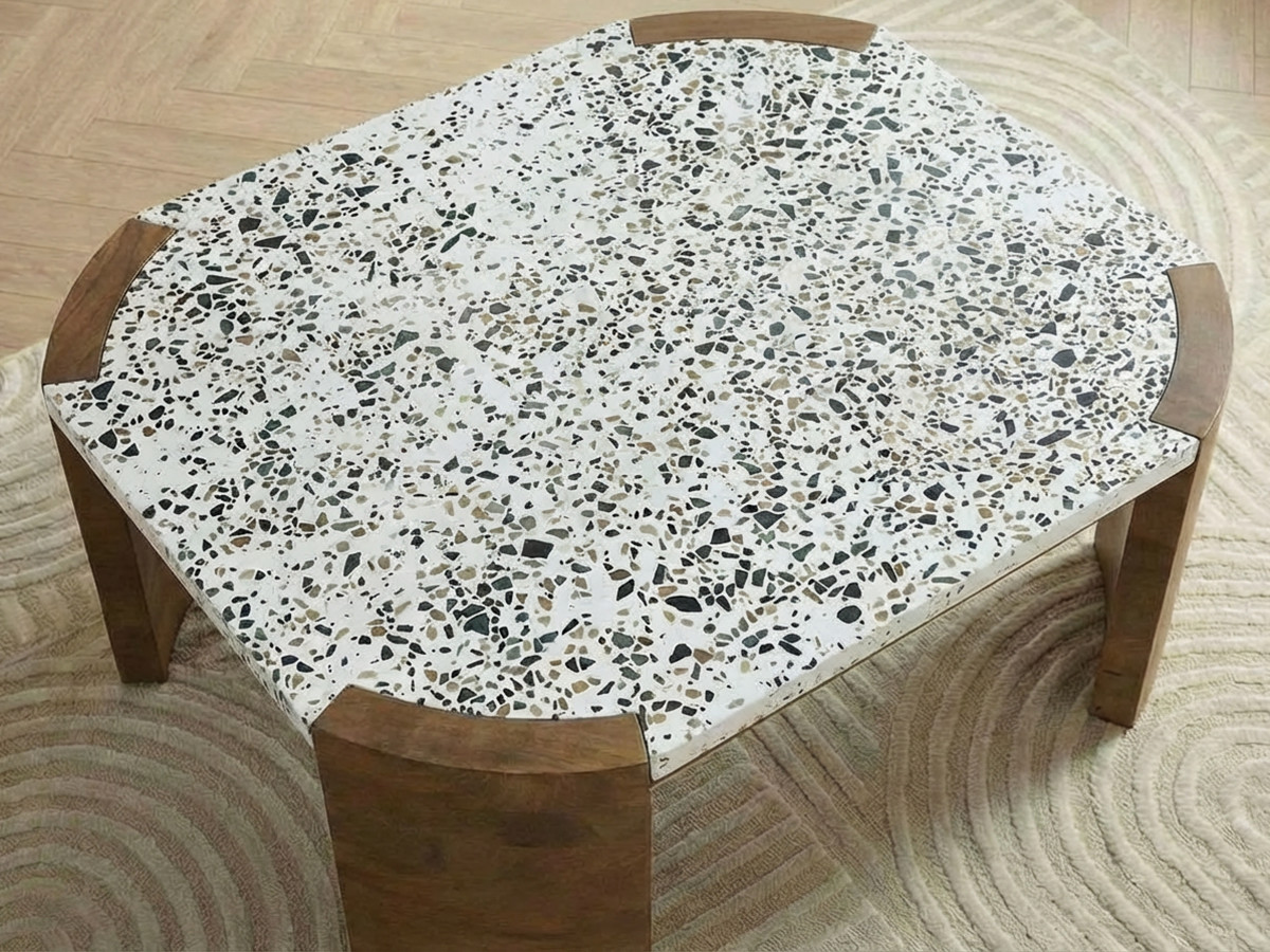 Table basse carrée 85 cm TORVI plateau terrazzo et pieds bois massif de manguier