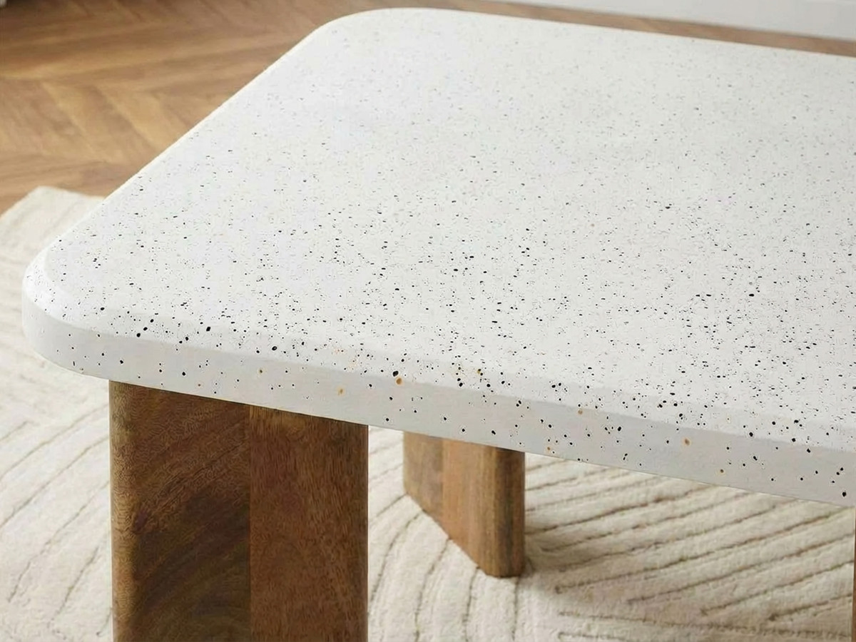 Vierkante salontafel van 70 cm met ARYA terrazzo-look en poten van massief mangohout