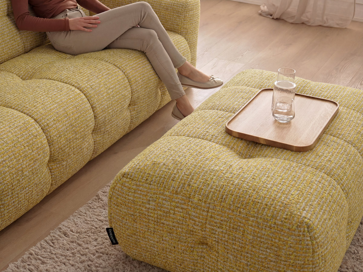 Canapé d'angle LAURA chiné avec grand pouf jaune — vue 6