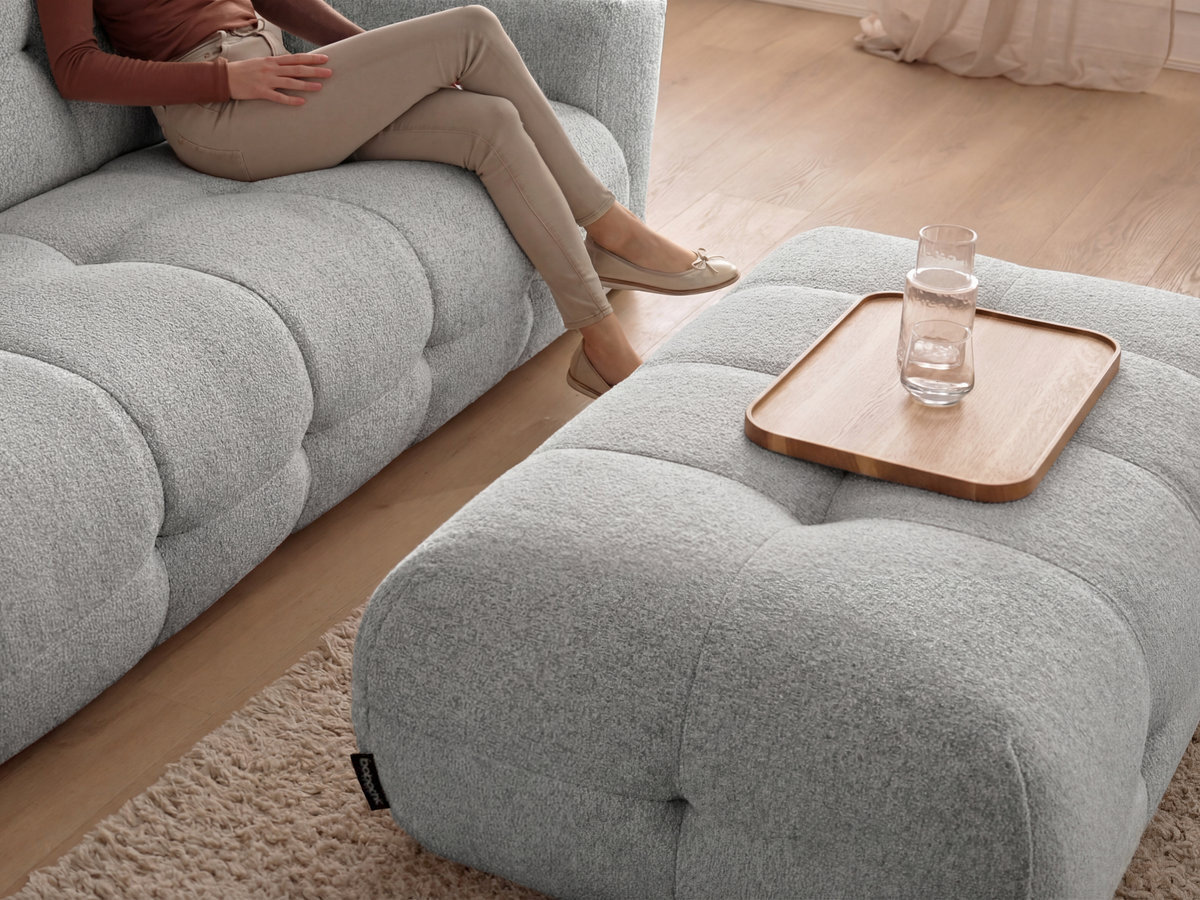 Canapé d'angle LAURA chiné avec grand pouf gris clair — vue 6