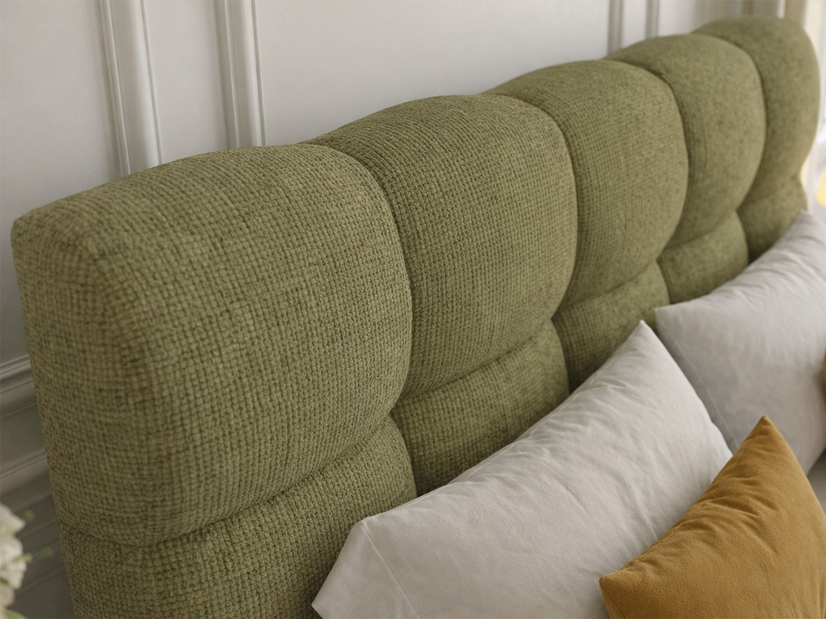 KUMO-bed met gestructureerde stof, stevige lattenbodem en poten van natuurlijk hout