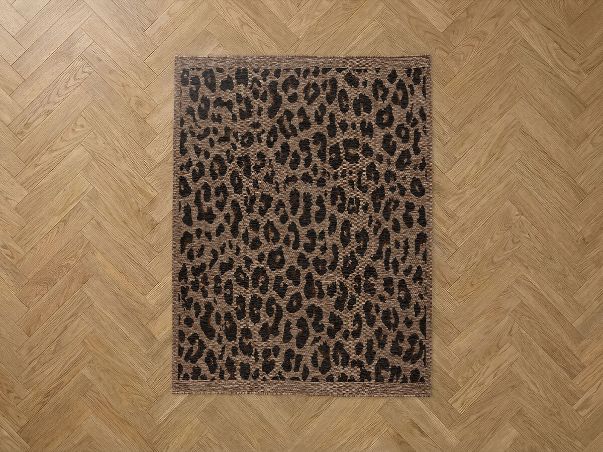 Geweven vloerkleed in de kleur FAUVE met luipaardprint